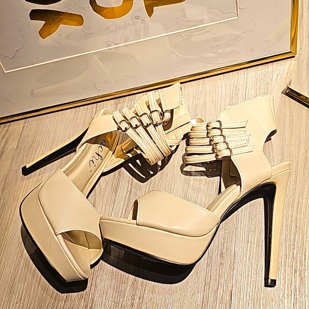 5 strap pumps